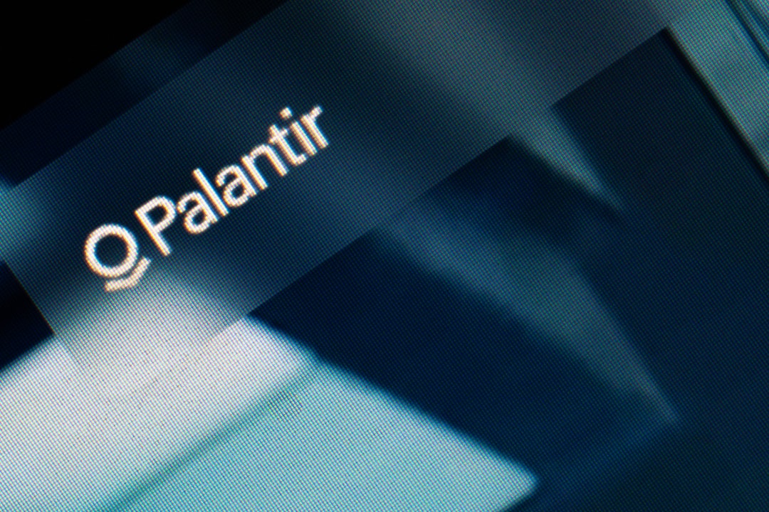 Palantir усиливает ставку на AI-платформу на фоне конкуренции моделей
